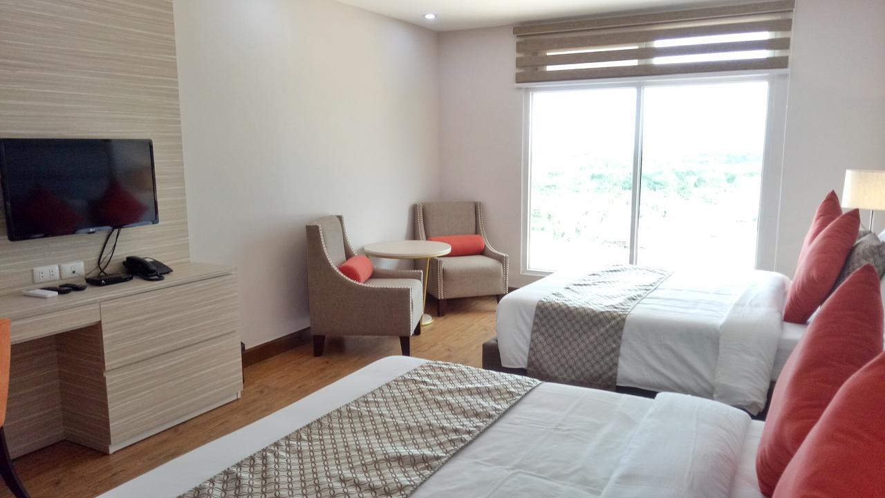 La Maja Rica Hotel Tarlac City Exterior foto