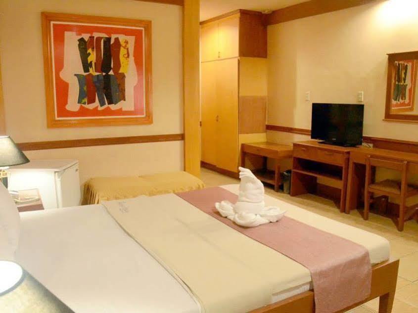 La Maja Rica Hotel Tarlac City Exterior foto