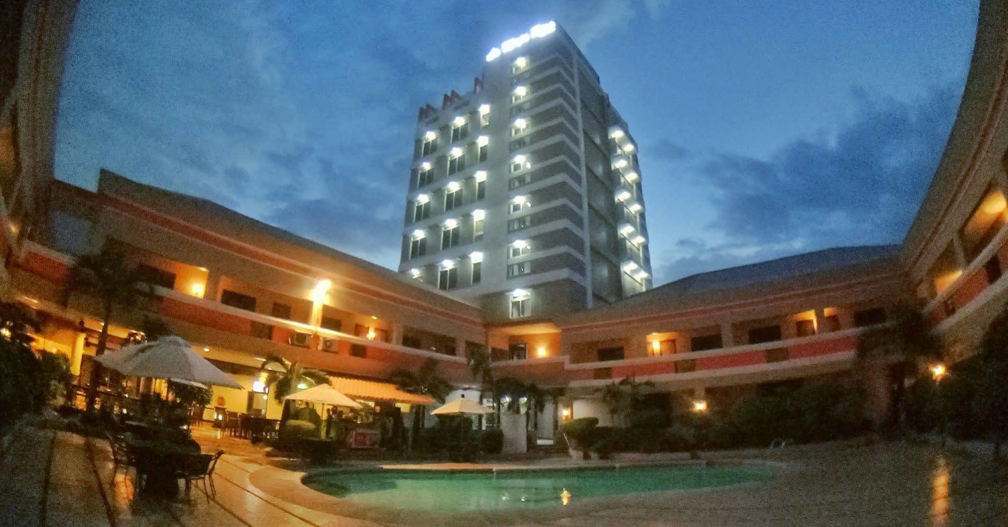 La Maja Rica Hotel Tarlac City Exterior foto